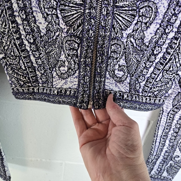 Herve Leger Mackenzie Intarsia Knit Jacquard Cropped Long Sleeve Top - Picture 5 of 16